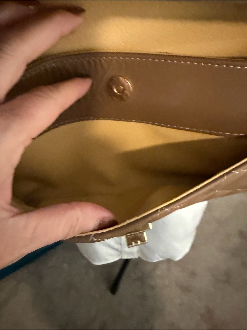 Vera Pelle Quilted Italian Handmade Leather Medium Shoulder Bag, Taupe and Gold - Picture 6 of 7